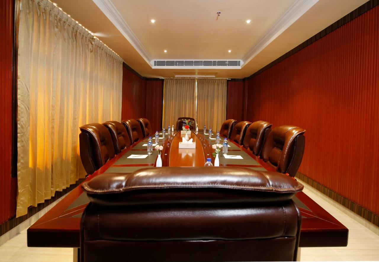 Hotel Park Residency Nilambur ภายนอก รูปภาพ